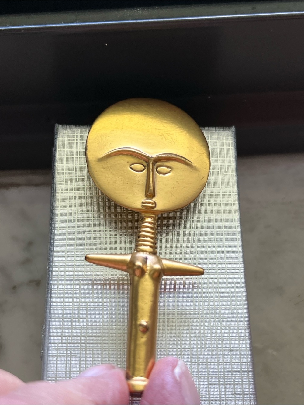 Vintage ALVA MUSEUM Replica of an ASHANTI AKUABA fertility doll brooch